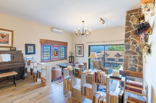 7 camera da letto Villa in vendita in Alhaurín de la Torre con piscina - 790.000 € (Rif: 9387516)