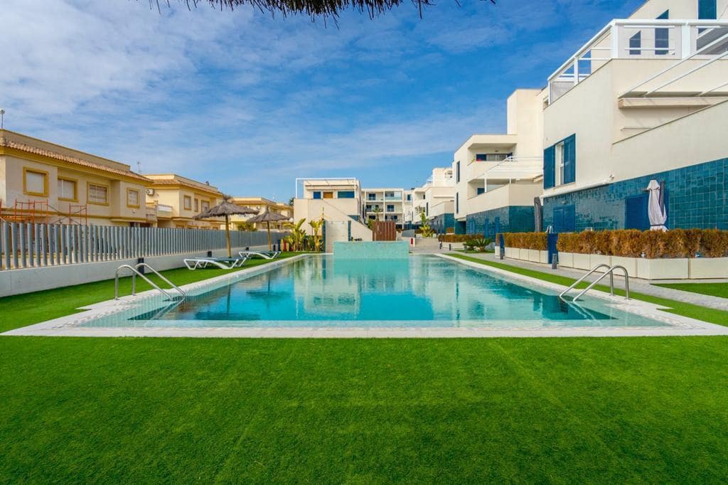 2 makuuhuone Huoneisto myytävänä paikassa Playa Flamenca mukana uima-altaan 
autotalli - 289 000 € (Ref: 9410630)