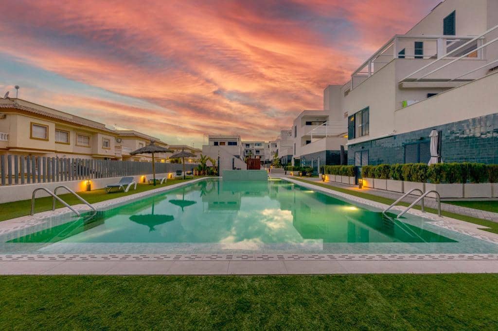 2 makuuhuone Huoneisto myytävänä paikassa Playa Flamenca mukana uima-altaan 
autotalli - 289 000 € (Ref: 9410630)