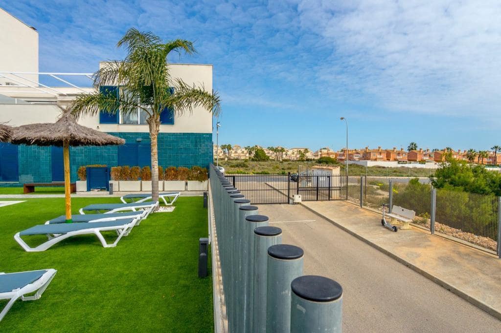 2 makuuhuone Huoneisto myytävänä paikassa Playa Flamenca mukana uima-altaan 
autotalli - 289 000 € (Ref: 9410630)