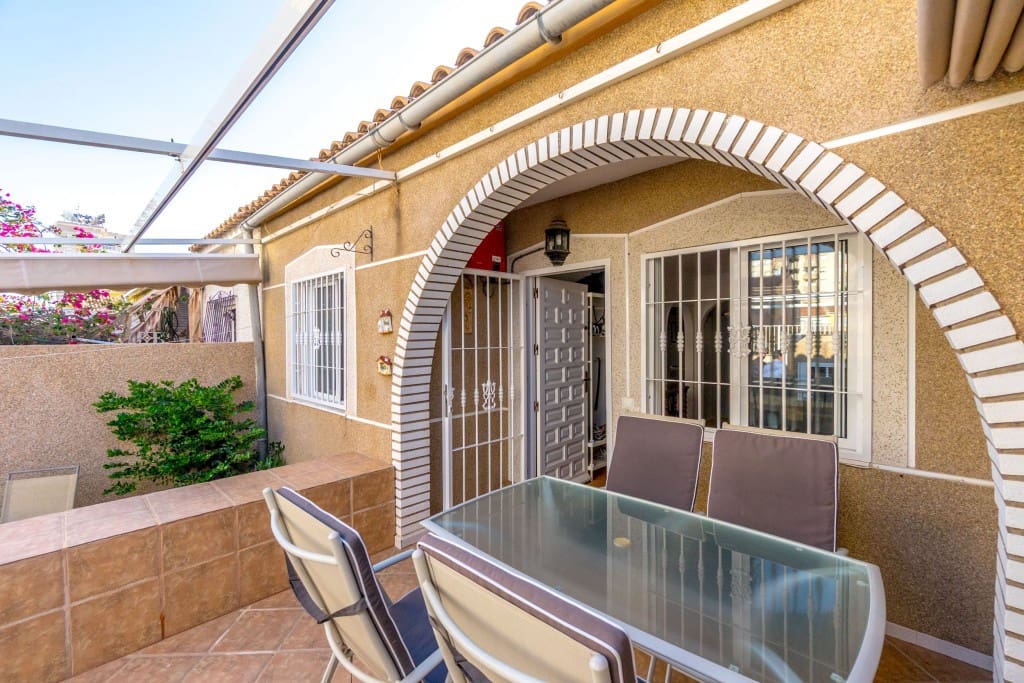 2 makuuhuone Omakotitalo myytävänä paikassa Torrevieja - 149 500 € (Ref: 9410631)