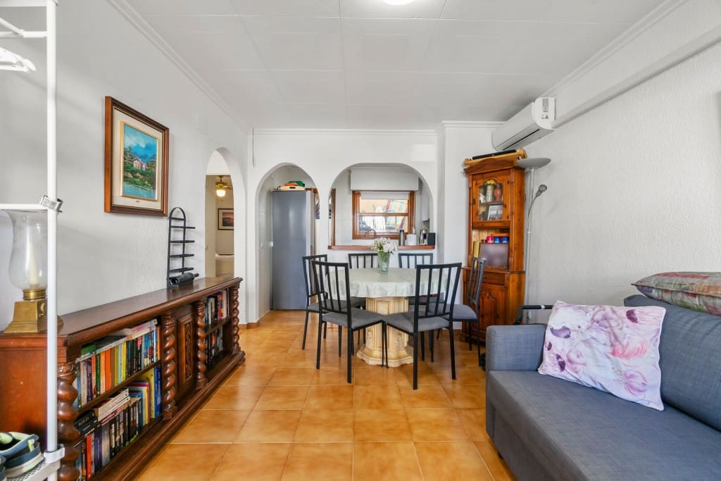 2 makuuhuone Omakotitalo myytävänä paikassa Torrevieja - 149 500 € (Ref: 9410631)