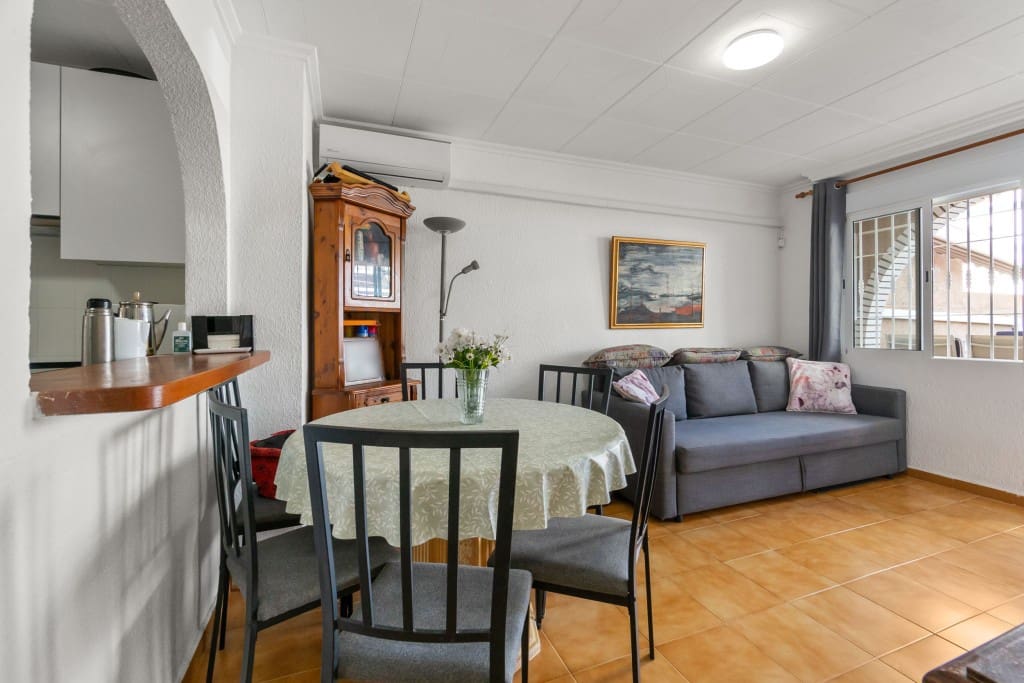 2 makuuhuone Omakotitalo myytävänä paikassa Torrevieja - 149 500 € (Ref: 9410631)