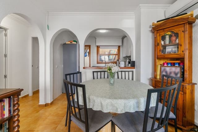 2 makuuhuone Omakotitalo myytävänä paikassa Torrevieja - 149 500 € (Ref: 9410631)