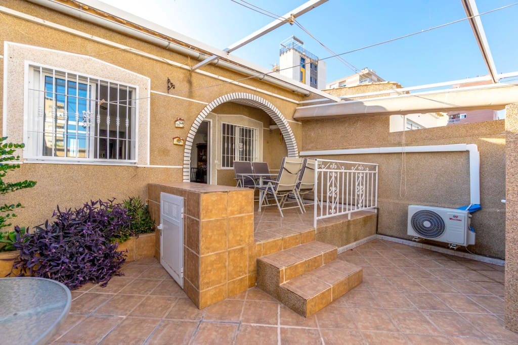 2 makuuhuone Omakotitalo myytävänä paikassa Torrevieja - 149 500 € (Ref: 9410631)