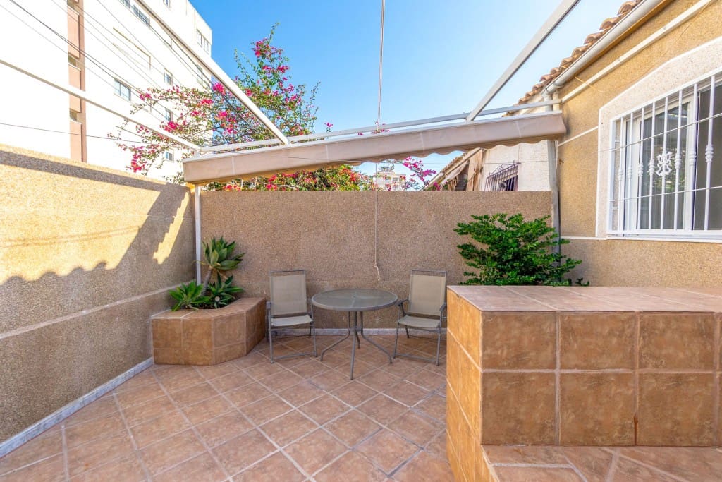 2 makuuhuone Omakotitalo myytävänä paikassa Torrevieja - 149 500 € (Ref: 9410631)