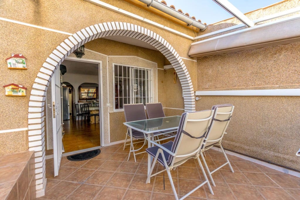 2 makuuhuone Omakotitalo myytävänä paikassa Torrevieja - 149 500 € (Ref: 9410631)