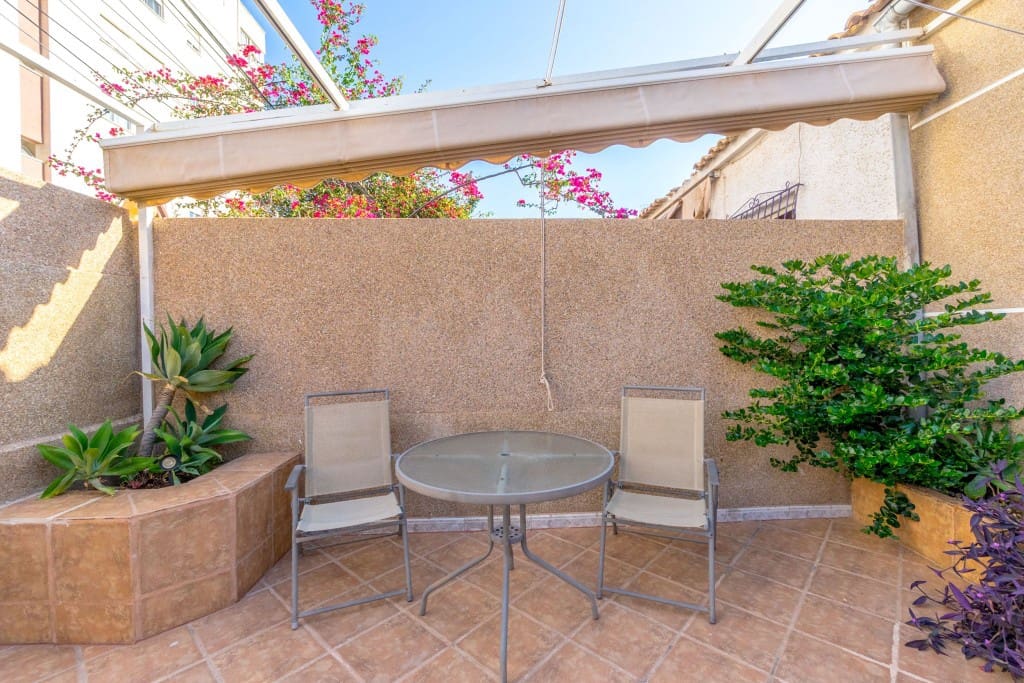 2 makuuhuone Omakotitalo myytävänä paikassa Torrevieja - 149 500 € (Ref: 9410631)