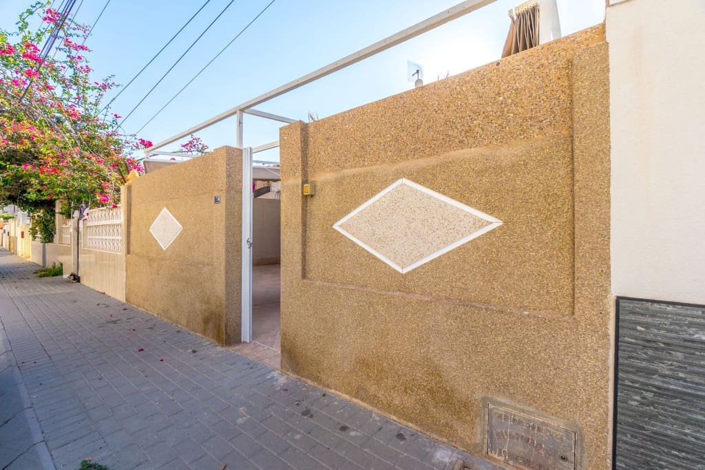 2 makuuhuone Omakotitalo myytävänä paikassa Torrevieja - 149 500 € (Ref: 9410631)