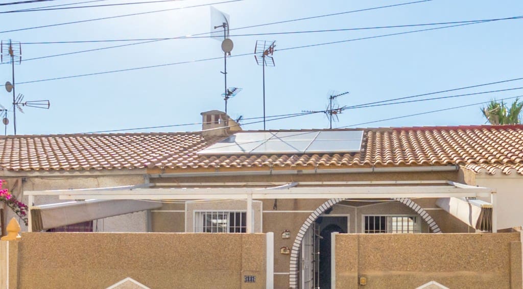 2 makuuhuone Omakotitalo myytävänä paikassa Torrevieja - 149 500 € (Ref: 9410631)