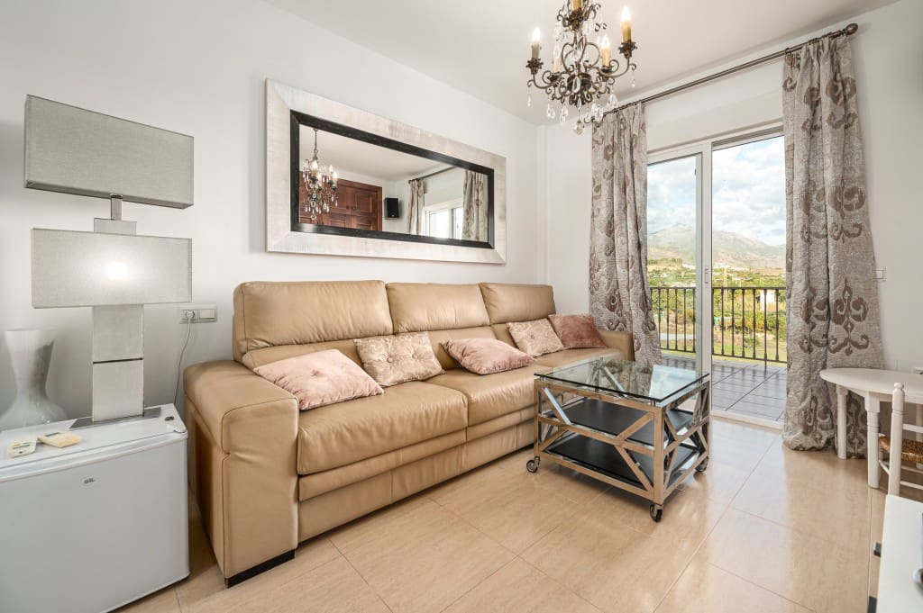 4 chambre Villa/Maison à vendre à Nerja avec piscine garage - 670 000 € (Ref: 9410632)