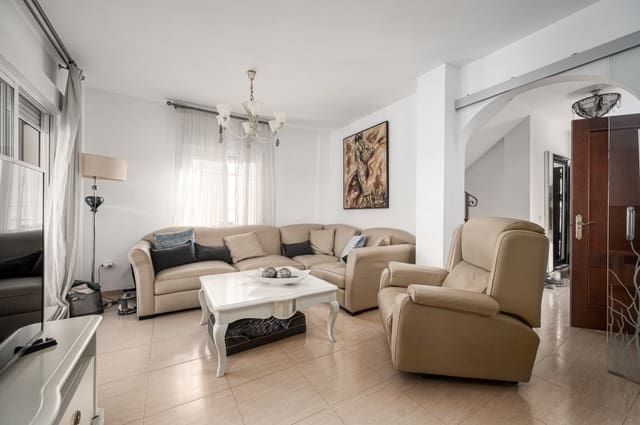 4 slaapkamer Villa te koop in Nerja met zwembad garage - € 670.000 (Ref: 9410632)