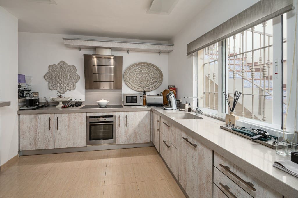 4 chambre Villa/Maison à vendre à Nerja avec piscine garage - 670 000 € (Ref: 9410632)