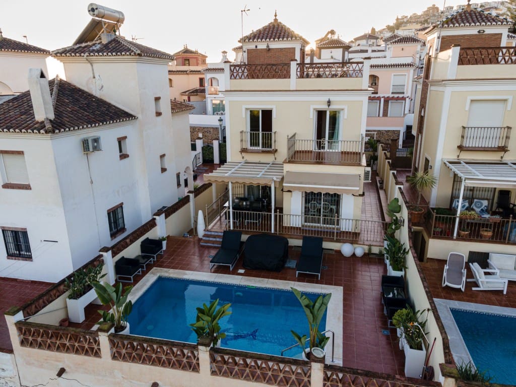 4 chambre Villa/Maison à vendre à Nerja avec piscine garage - 670 000 € (Ref: 9410632)