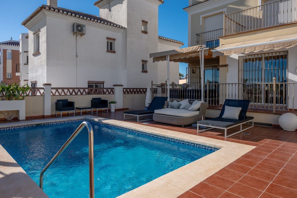 4 chambre Villa/Maison à vendre à Nerja avec piscine garage - 670 000 € (Ref: 9410632)