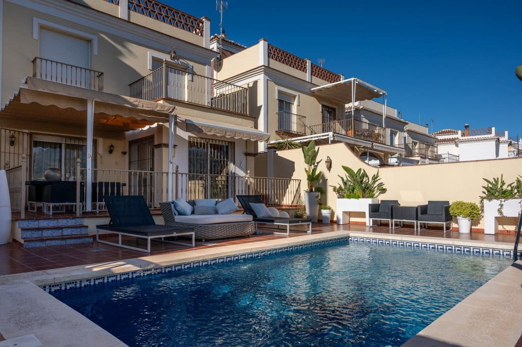 4 chambre Villa/Maison à vendre à Nerja avec piscine garage - 670 000 € (Ref: 9410632)