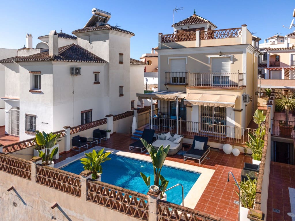 4 chambre Villa/Maison à vendre à Nerja avec piscine garage - 670 000 € (Ref: 9410632)
