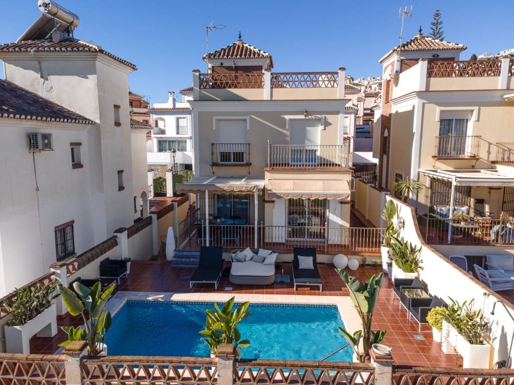 4 chambre Villa/Maison à vendre à Nerja avec piscine garage - 670 000 € (Ref: 9410632)