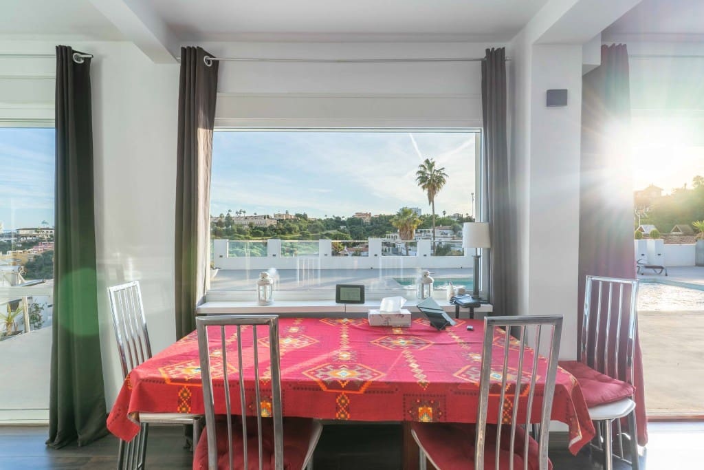 2 makuuhuone Huvila myytävänä paikassa Mijas Costa mukana uima-altaan 
autotalli - 799 000 € (Ref: 9410633)