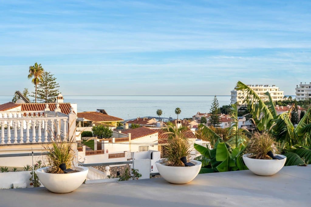 2 makuuhuone Huvila myytävänä paikassa Mijas Costa mukana uima-altaan 
autotalli - 799 000 € (Ref: 9410633)