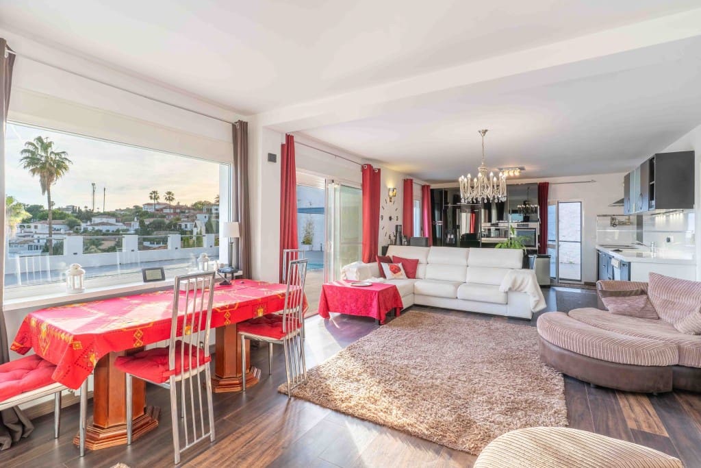 2 makuuhuone Huvila myytävänä paikassa Mijas Costa mukana uima-altaan 
autotalli - 799 000 € (Ref: 9410633)