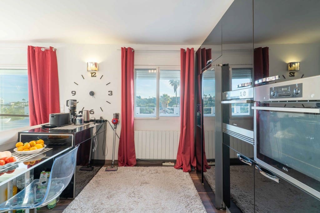 2 makuuhuone Huvila myytävänä paikassa Mijas Costa mukana uima-altaan 
autotalli - 799 000 € (Ref: 9410633)