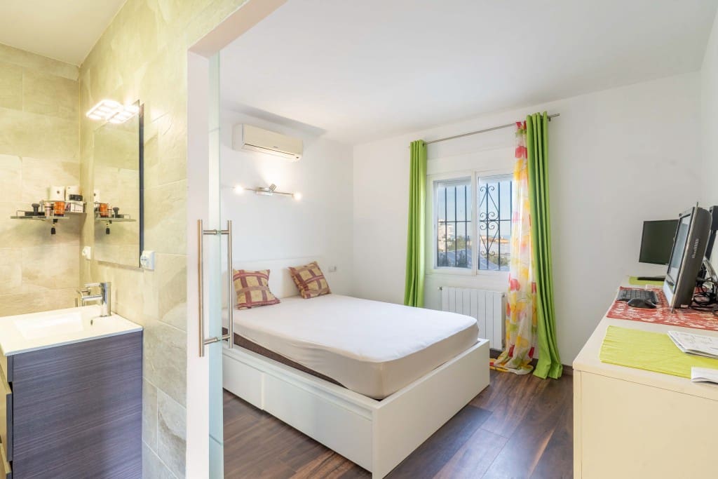 2 makuuhuone Huvila myytävänä paikassa Mijas Costa mukana uima-altaan 
autotalli - 799 000 € (Ref: 9410633)