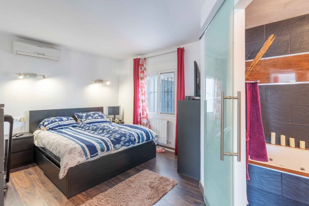 2 makuuhuone Huvila myytävänä paikassa Mijas Costa mukana uima-altaan 
autotalli - 799 000 € (Ref: 9410633)