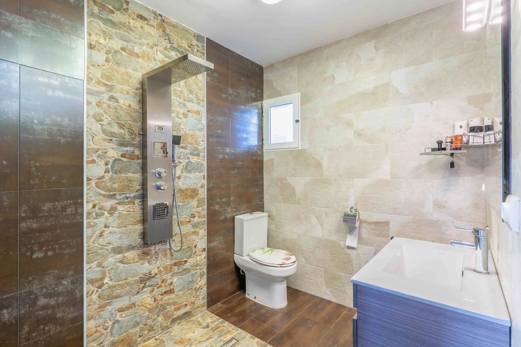 2 makuuhuone Huvila myytävänä paikassa Mijas Costa mukana uima-altaan 
autotalli - 799 000 € (Ref: 9410633)