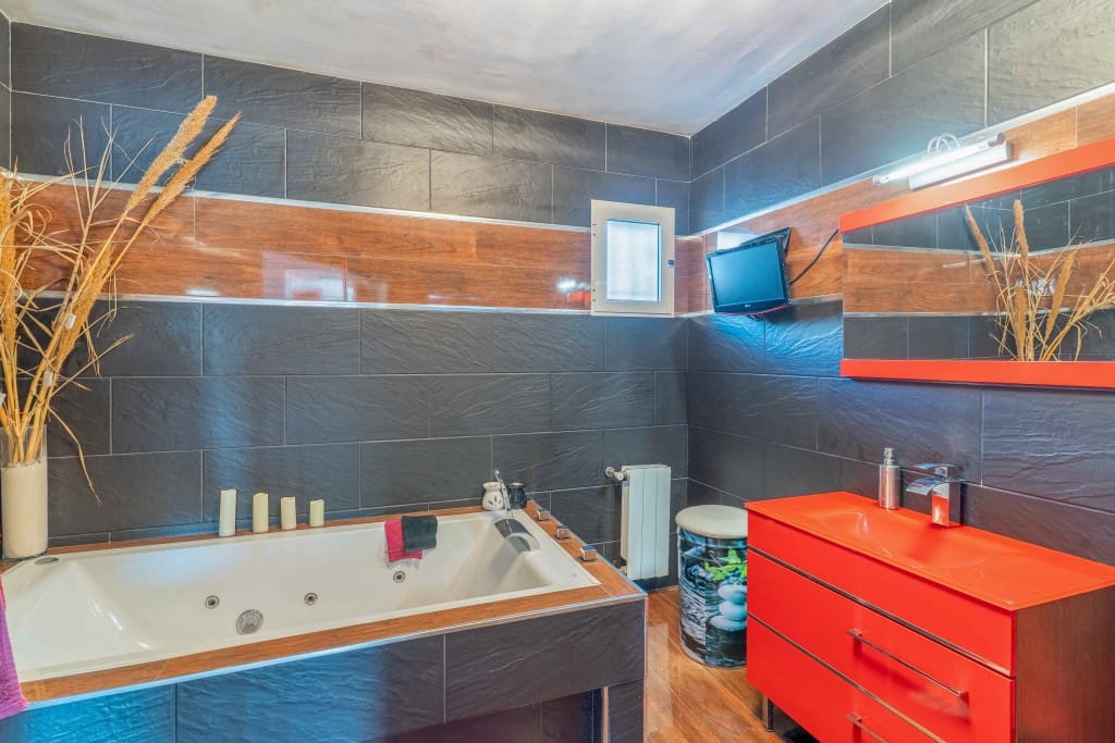 2 makuuhuone Huvila myytävänä paikassa Mijas Costa mukana uima-altaan 
autotalli - 799 000 € (Ref: 9410633)