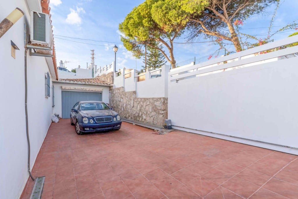 2 makuuhuone Huvila myytävänä paikassa Mijas Costa mukana uima-altaan 
autotalli - 799 000 € (Ref: 9410633)