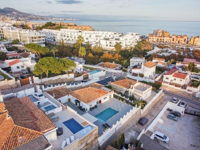 2 makuuhuone Huvila myytävänä paikassa Mijas Costa, Mijas mukana uima-altaan 
autotalli - 799 000 € (Ref: 9410633)