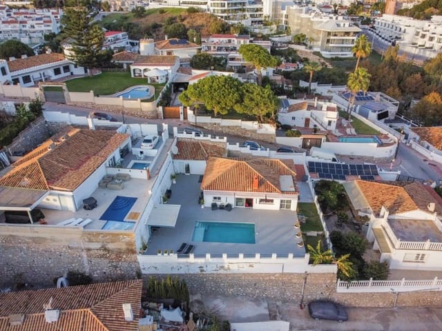 2 makuuhuone Huvila myytävänä paikassa Mijas Costa, Mijas mukana uima-altaan 
autotalli - 799 000 € (Ref: 9410633)