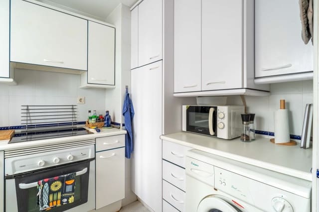 2 slaapkamer Appartement te koop in Benalmadena Costa, Benalmádena met zwembad - € 329.000 (Ref: 9413701)