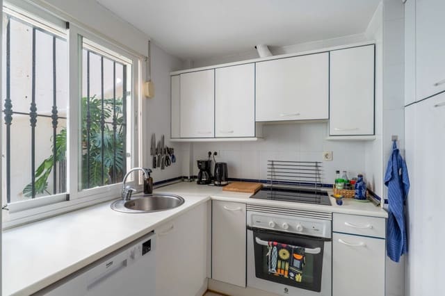 2 slaapkamer Appartement te koop in Benalmadena Costa, Benalmádena met zwembad - € 329.000 (Ref: 9413701)