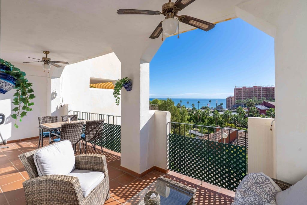 2 sovrum Lägenhet till salu i Benalmadena Costa med pool - 329 000 € (Ref: 9413701)