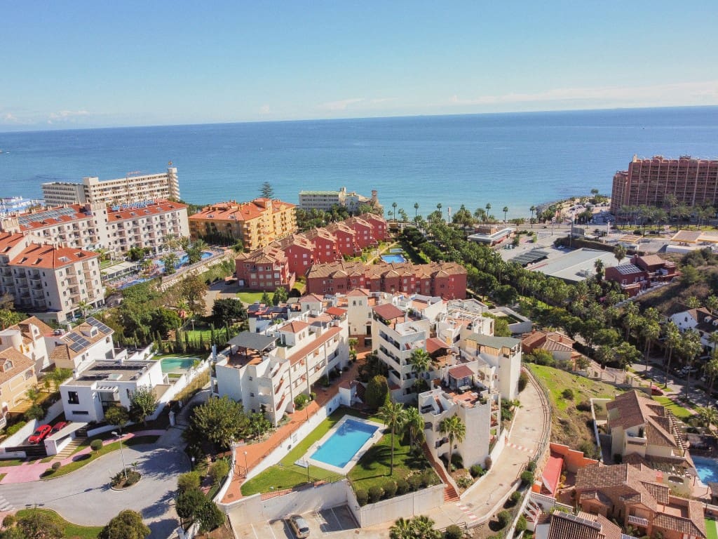 2 sovrum Lägenhet till salu i Benalmadena Costa med pool - 329 000 € (Ref: 9413701)