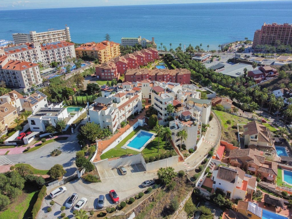 2 sovrum Lägenhet till salu i Benalmadena Costa med pool - 329 000 € (Ref: 9413701)