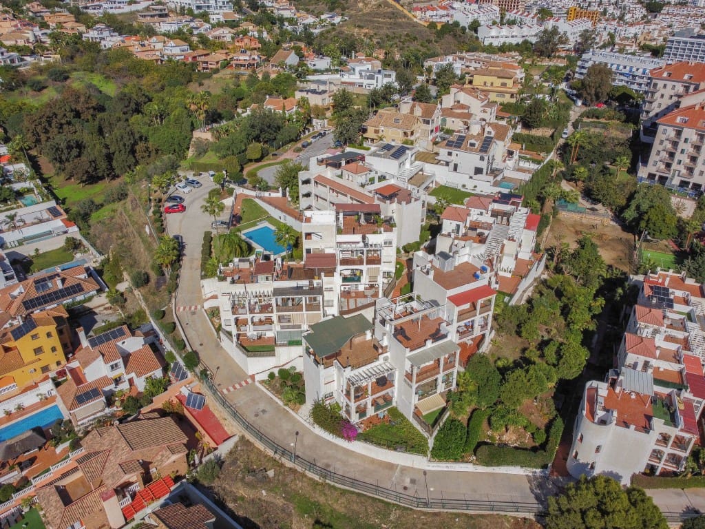 2 sovrum Lägenhet till salu i Benalmadena Costa med pool - 329 000 € (Ref: 9413701)