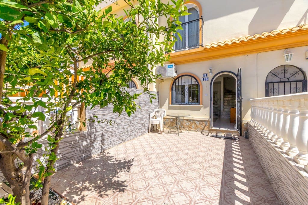 2 bedroom Townhouse for sale in La Florida with pool - € 159,900 (Ref: 9415549)