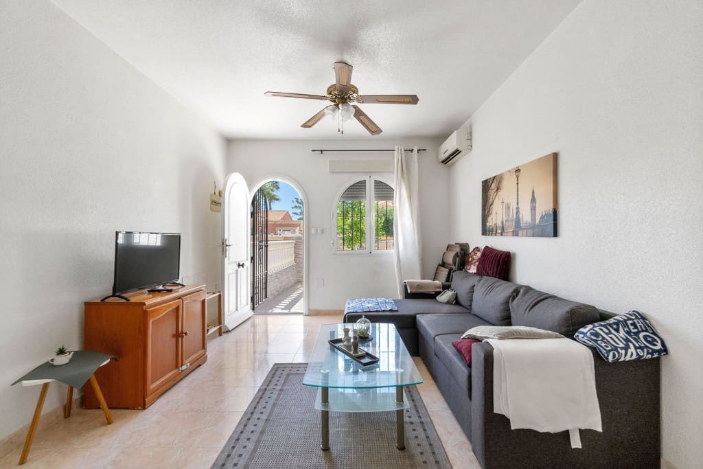 2 bedroom Townhouse for sale in La Florida with pool - € 159,900 (Ref: 9415549)