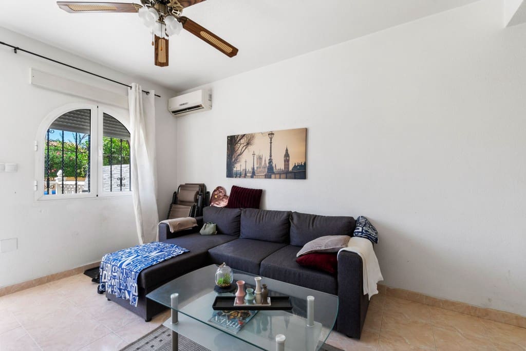 2 bedroom Townhouse for sale in La Florida with pool - € 159,900 (Ref: 9415549)