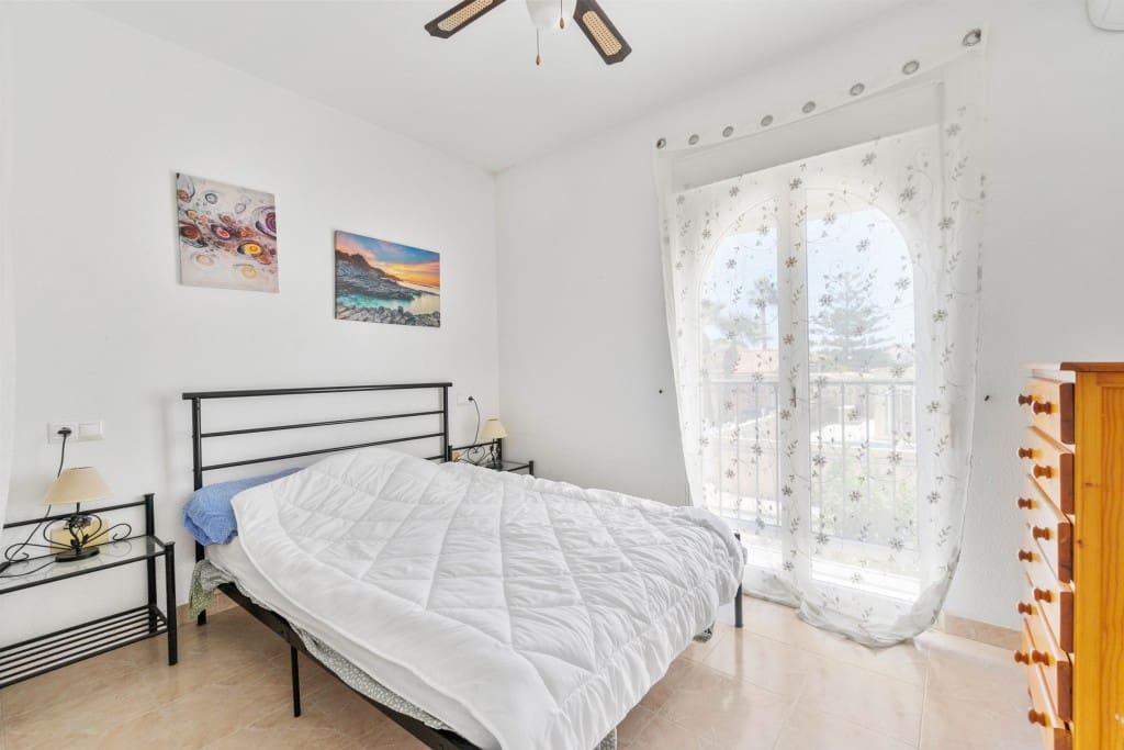 2 bedroom Townhouse for sale in La Florida with pool - € 159,900 (Ref: 9415549)