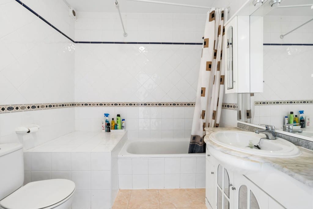 2 bedroom Townhouse for sale in La Florida with pool - € 159,900 (Ref: 9415549)