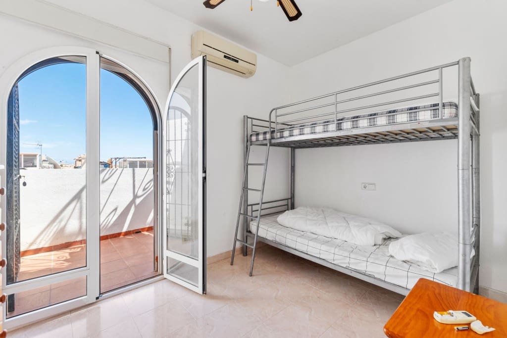 2 bedroom Townhouse for sale in La Florida with pool - € 159,900 (Ref: 9415549)