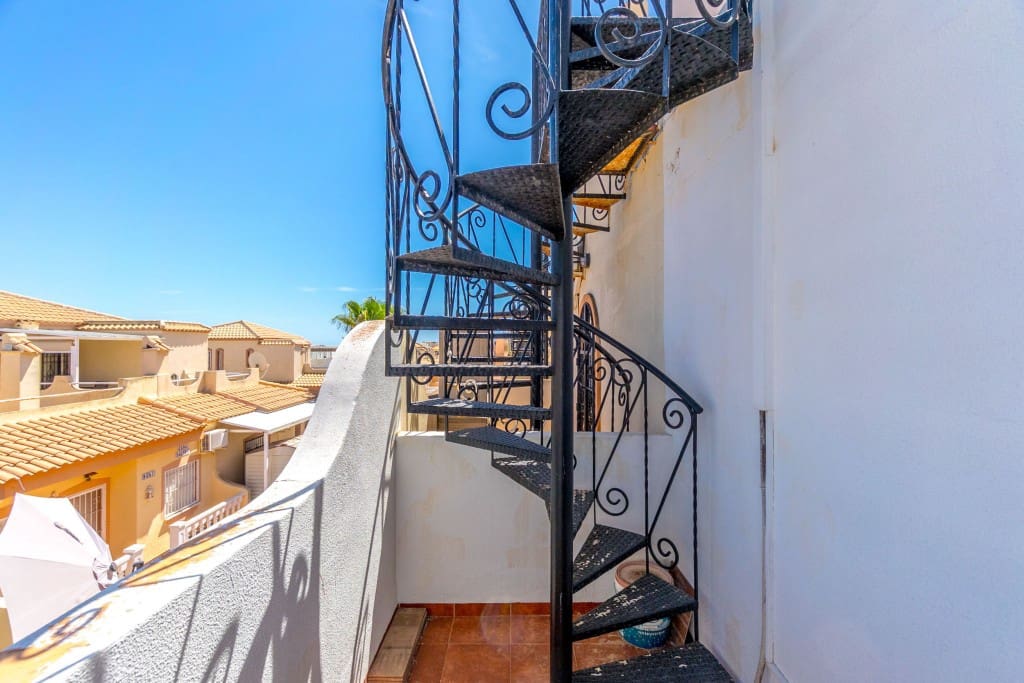 2 bedroom Townhouse for sale in La Florida with pool - € 159,900 (Ref: 9415549)