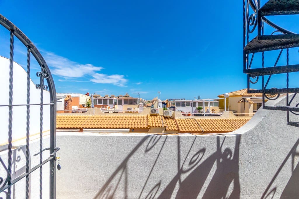 2 bedroom Townhouse for sale in La Florida with pool - € 159,900 (Ref: 9415549)