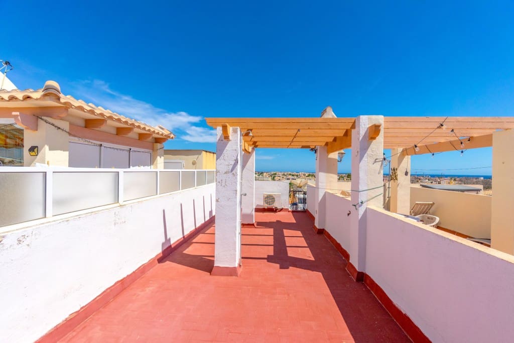 2 bedroom Townhouse for sale in La Florida with pool - € 159,900 (Ref: 9415549)