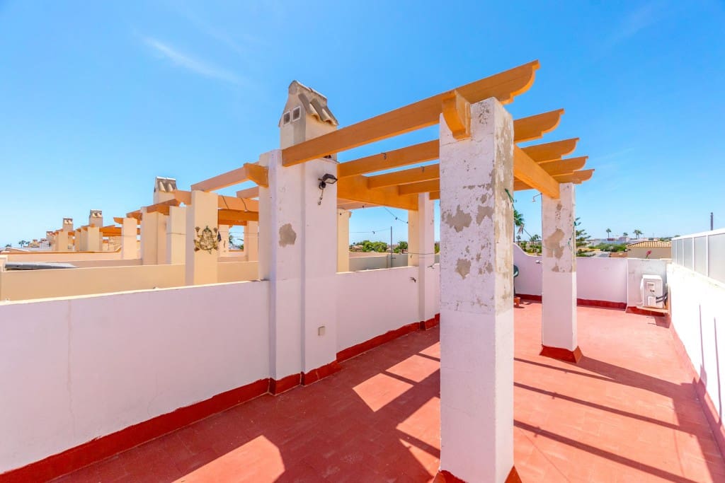 2 bedroom Townhouse for sale in La Florida with pool - € 159,900 (Ref: 9415549)