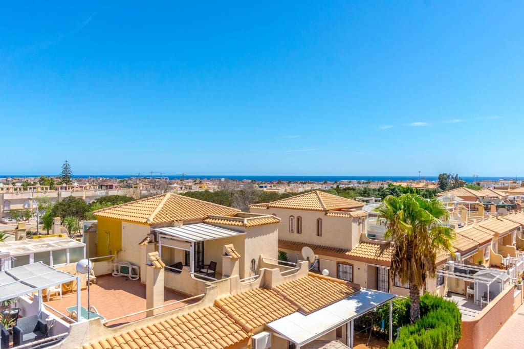 2 bedroom Townhouse for sale in La Florida with pool - € 159,900 (Ref: 9415549)